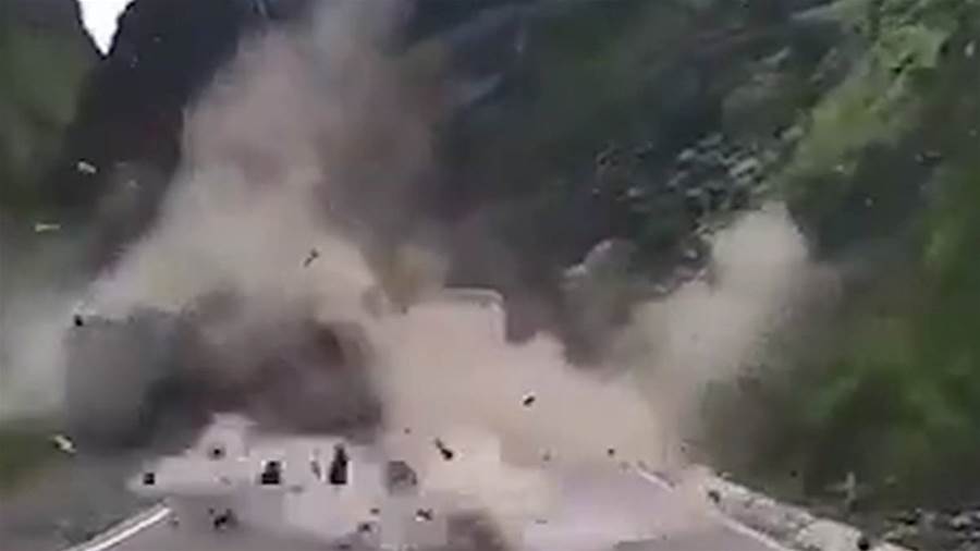 Peru Breaking Rocks Massive Rocks Destroy Vehicles in Terrifying Peruvian Landslide ...